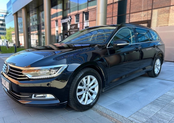 Volkswagen Passat cena 74990 przebieg: 62000, rok produkcji 2019 z Kraków małe 742